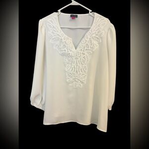Vince Camuto Women’s White Blouse with Beautiful Accent -Sz XL
